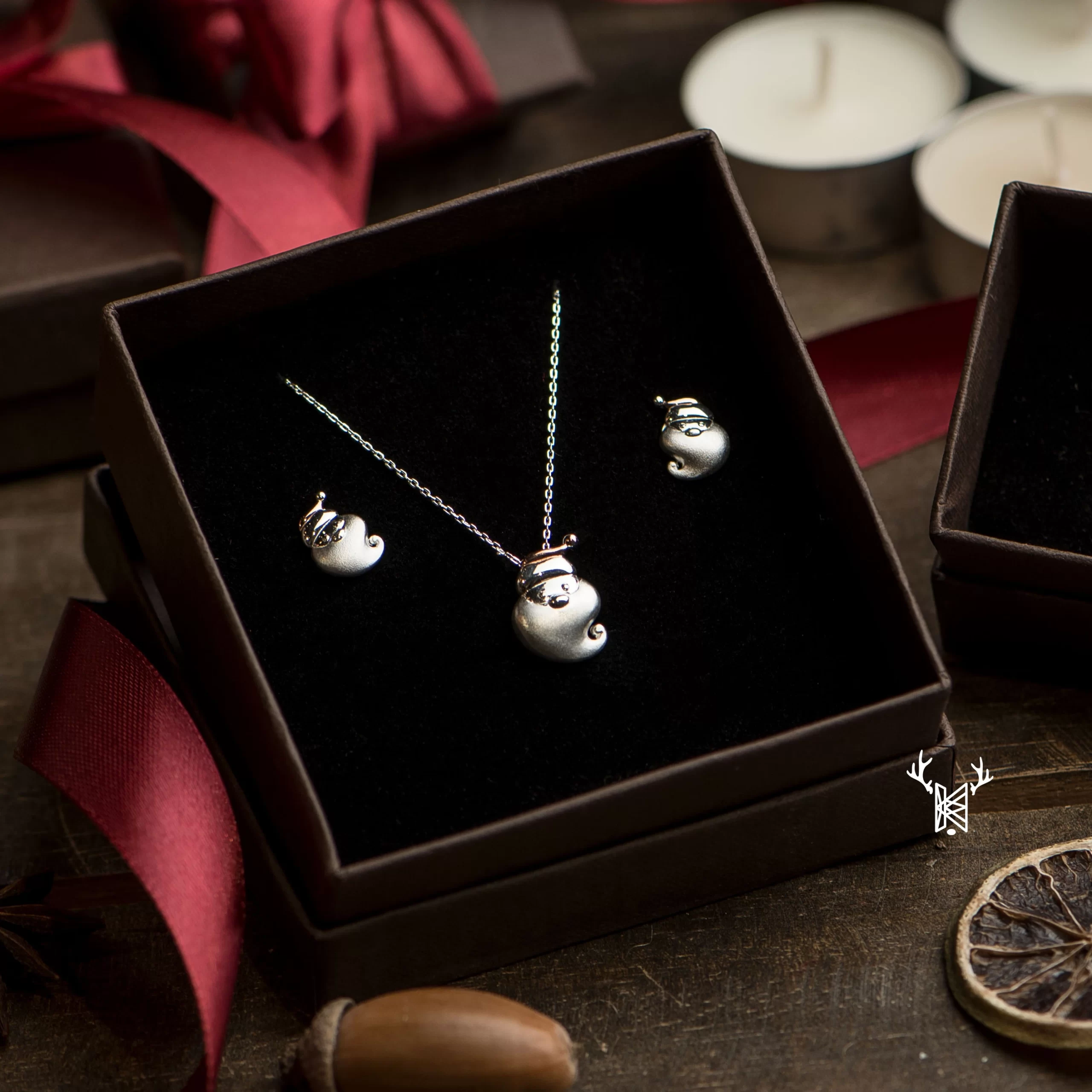 Gói hút ẩm bảo quản trang sức bằng bạc khỏi bị xỉn màu