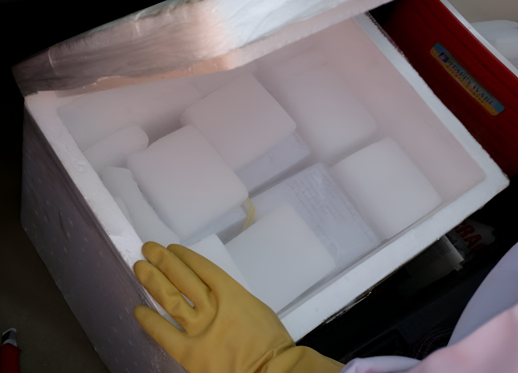 Tránh mở nắp thùng bảo quản đá khô nhiều lần