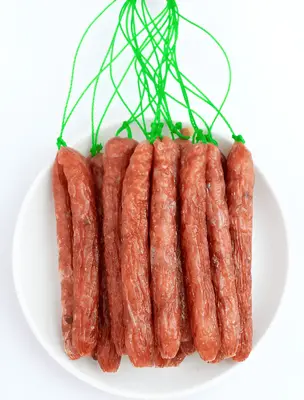 Cách bảo quản lạp xưởng bằng rượu trắng