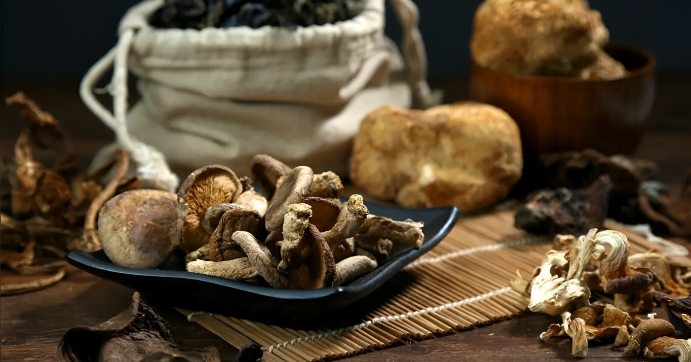 Cách bảo quản nấm hương khô nhiệt độ thường bằng gói hút ẩm