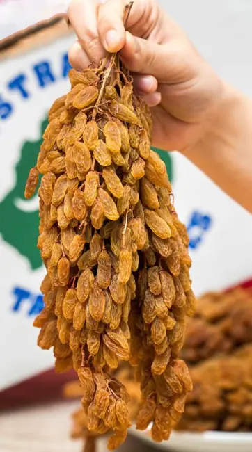 Cách bảo quản nho khô nguyên cành