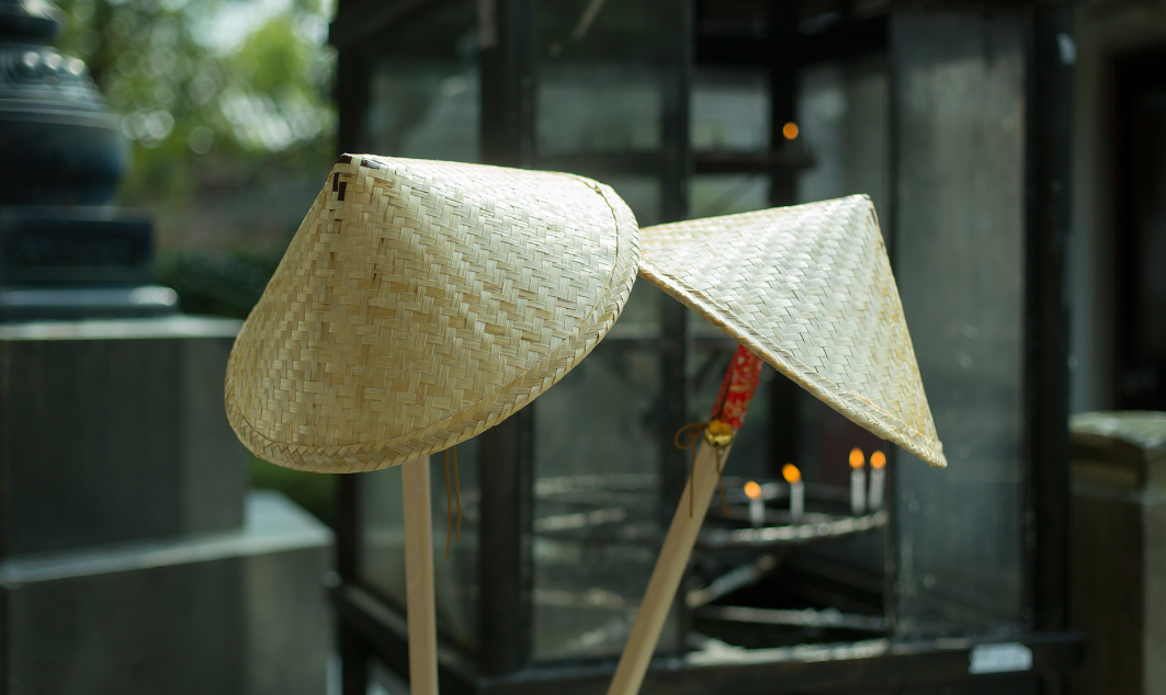 Cần tránh va đập mạnh làm biến dạng nón