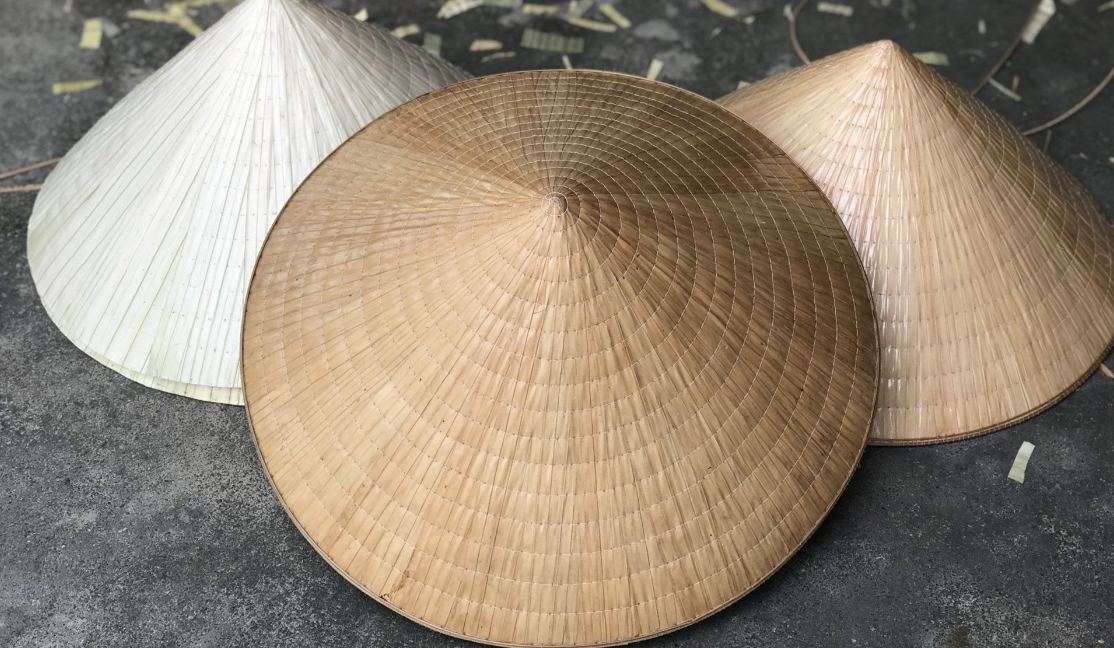 Bọc nilon cho nón lá