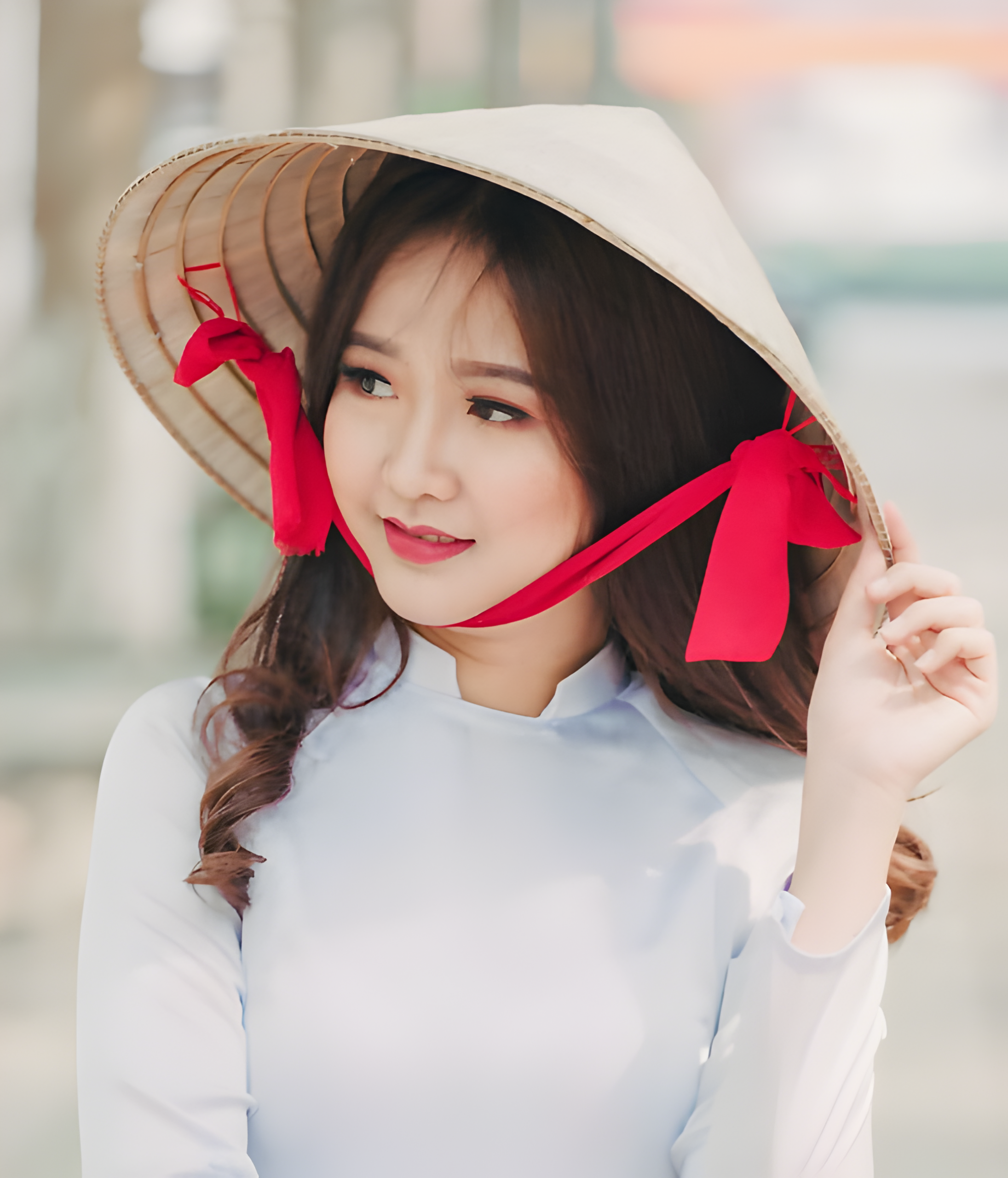 Cách đội và sử dụng nón lá truyền thống đúng cách