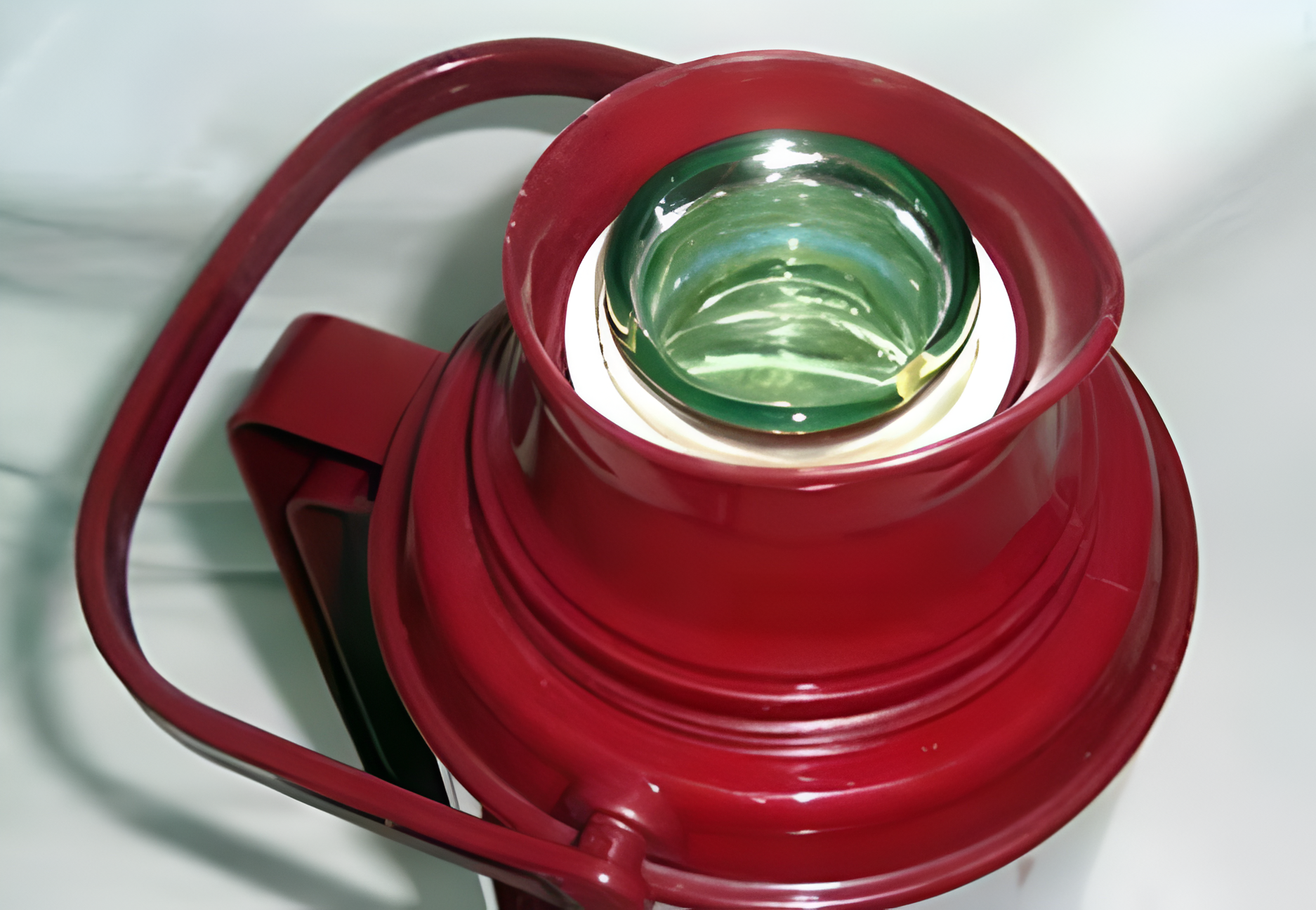 Không nên rót nước quá đầy