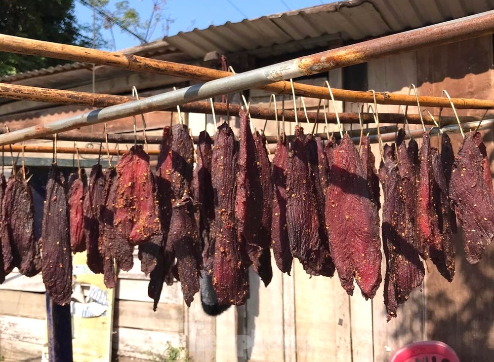 Đem thịt phơi nắng