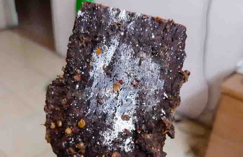 Thịt trâu gác bếp bị mốc thì có ăn được không?