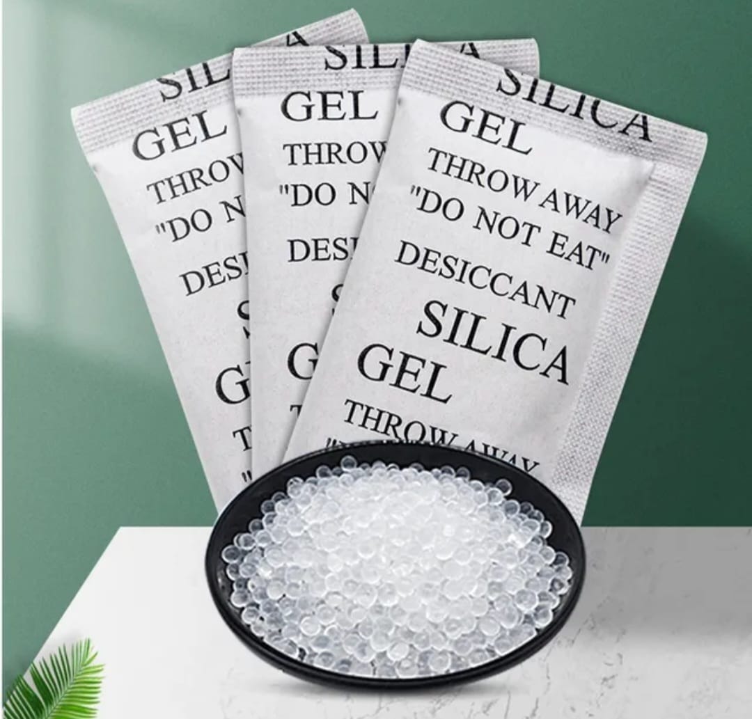 Sử dụng gói hút ẩm để tránh ẩm mốc đồ thủy tinh
