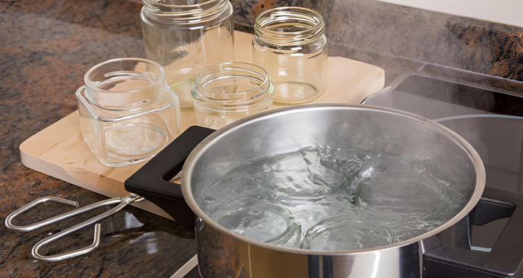 Cách để đồ thủy tinh không bị nứt vỡ do nước sôi