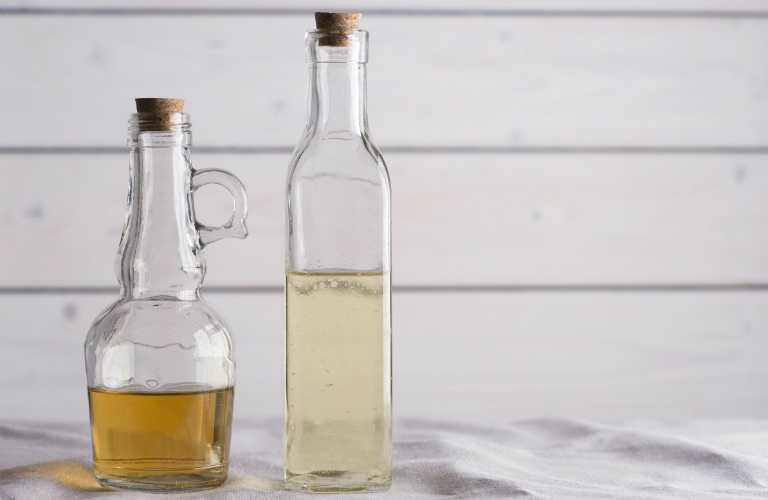 Dùng giấm và rượu