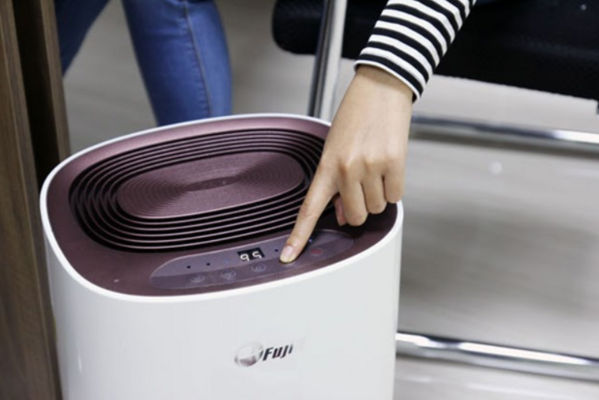 Dùng máy hút ẩm