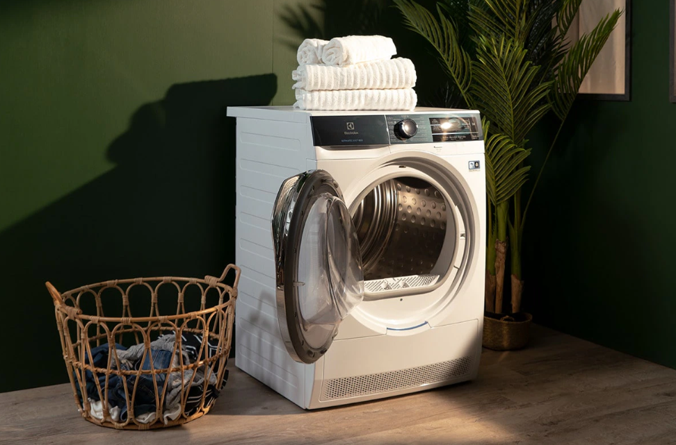 Dùng máy sấy quần áo