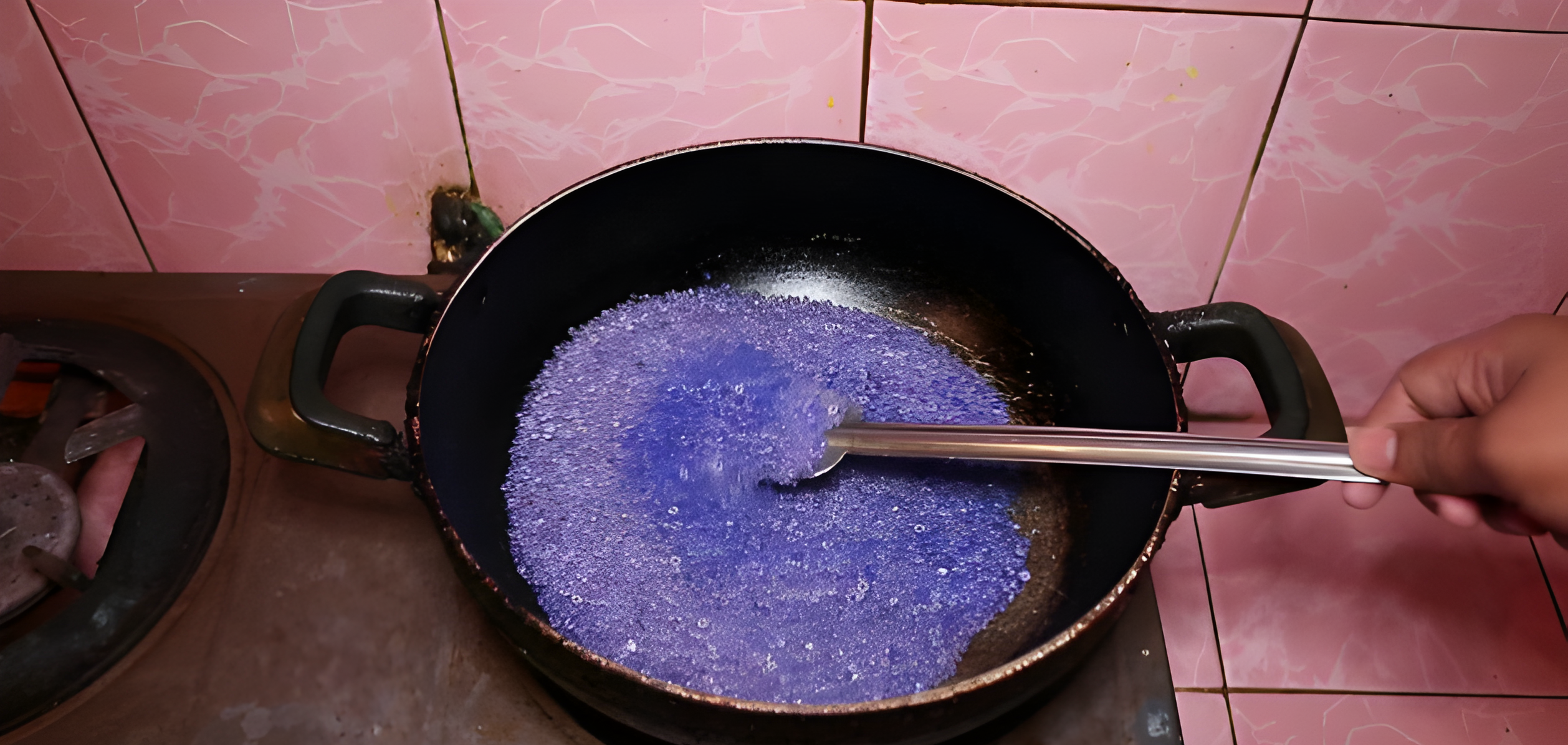 Sử dụng chảo sấy khô hạt hút ẩm