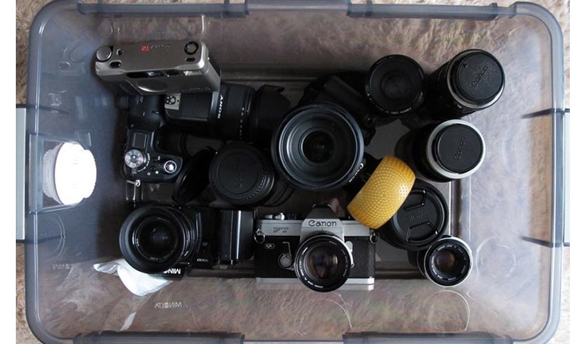 Dùng hộp chống ẩm 